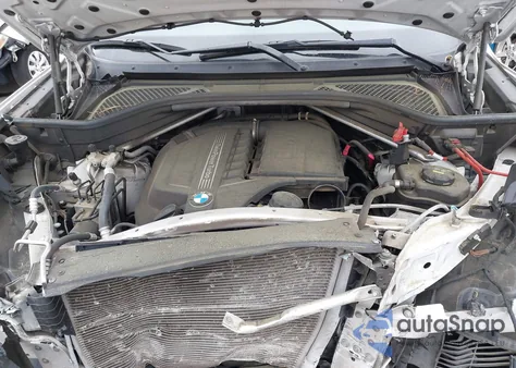 2015 BMW X5 xDrive35I z USA, uszkodzony, nr VIN 5UXKR0C53F0K66397